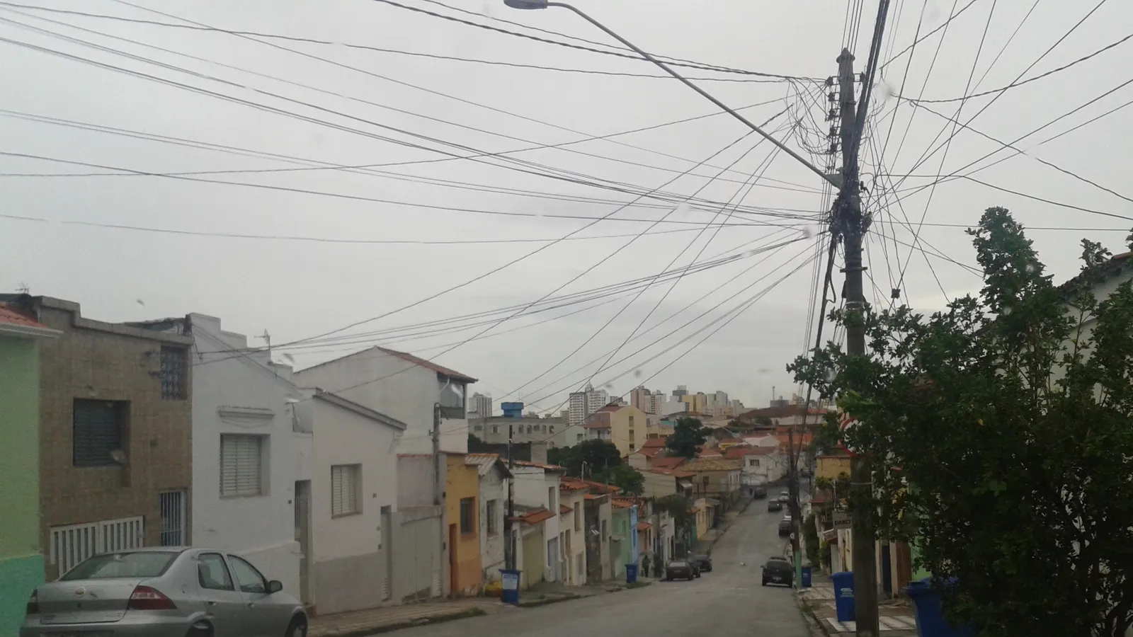 Rua Baltazar Fernandes, via com comércio em Sorocaba