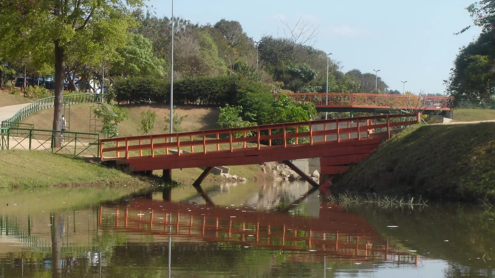 Pista de caminhada do Parque Carlos Alberto de Souza, o Parque Campolim, em Sorocaba