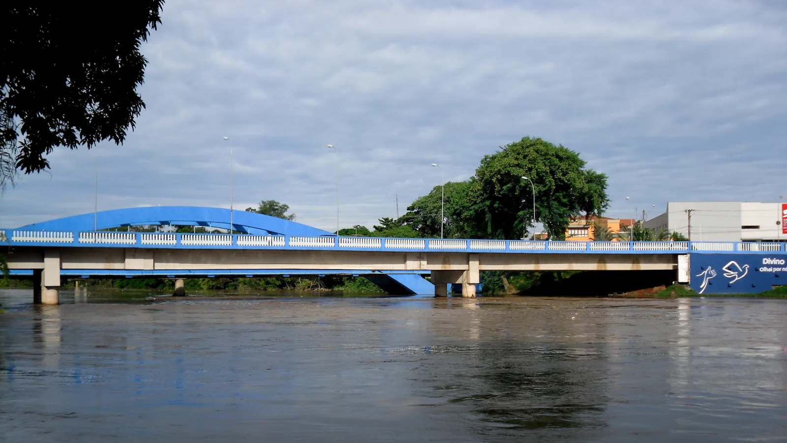 Festas de Tietê: Divino no rio, São Benedito e Romaria Náutica
