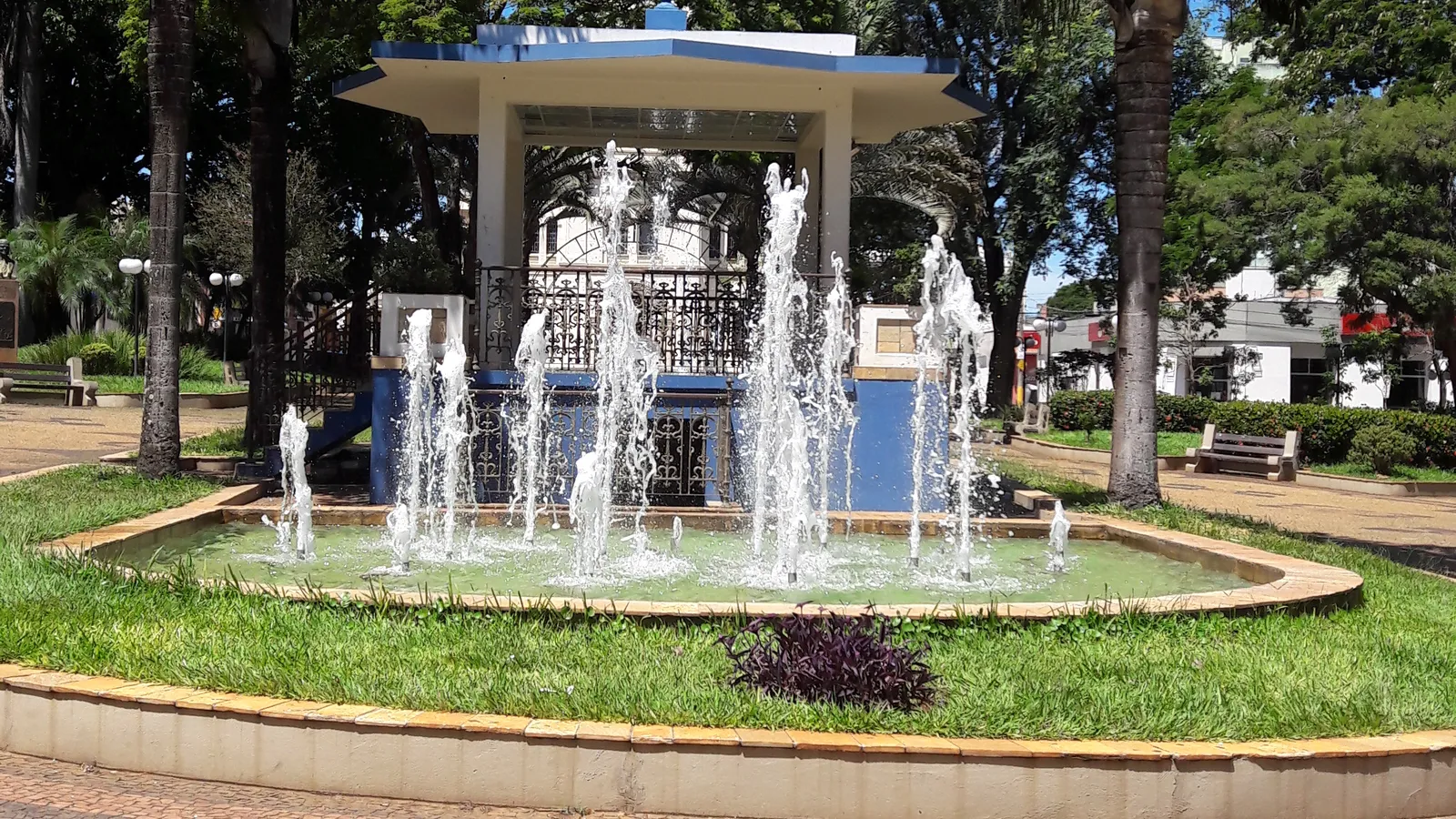 Pontos turísticos de Tietê: praça-jardim, Cornélio Pires e beira-rio