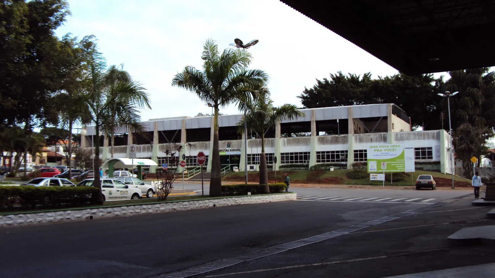 Jardim Santa Cruz, Boituva: UBS, creche, escola e hospital no bairro e no entorno
