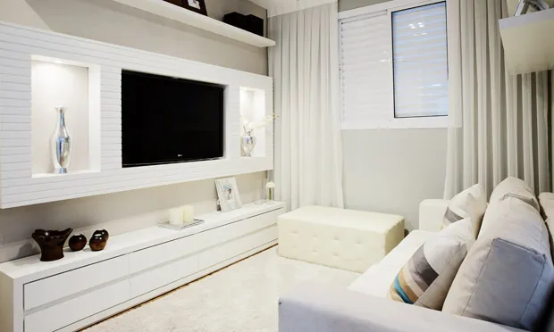 Sala com poucas coisas