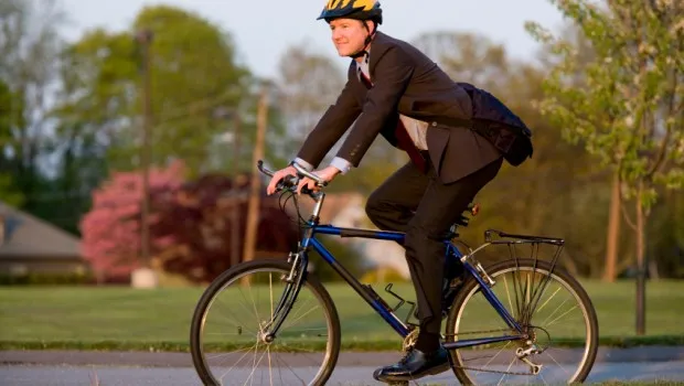 Os benefícios de ir de bicicleta ao trabalho