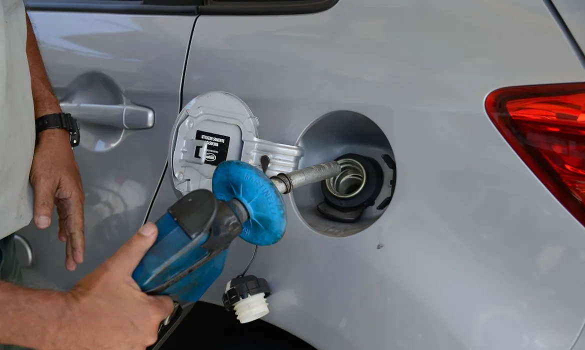 Queda de preço da gasolina pode chegar aos postos