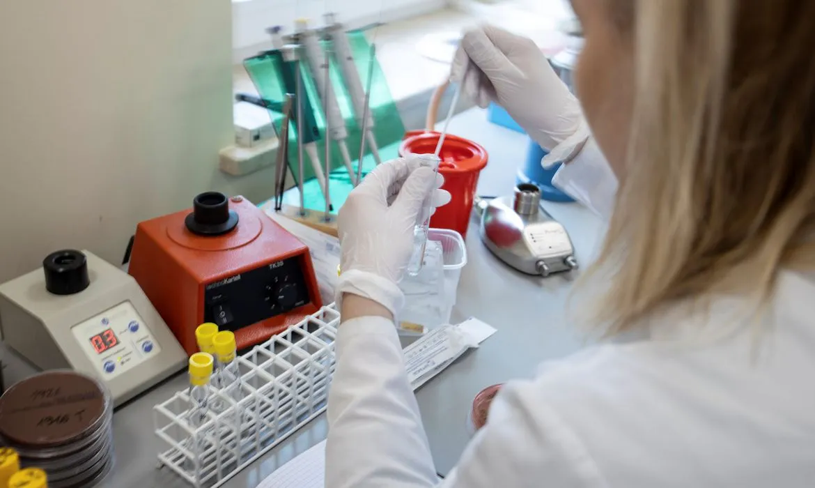 China aprova testes de vacinas contra covid-19