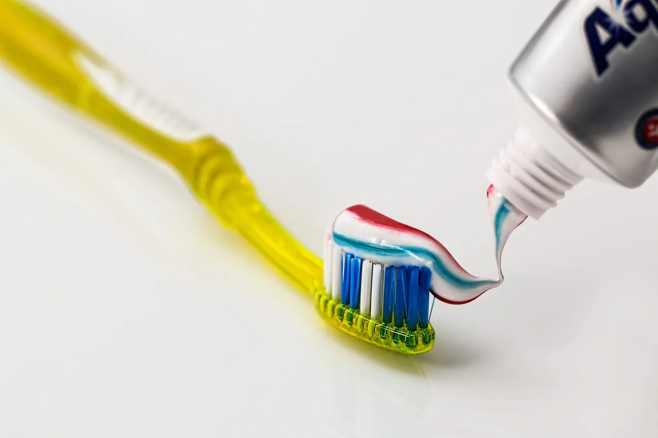 Higiene bucal ajuda a prevenir complicações da covid-19