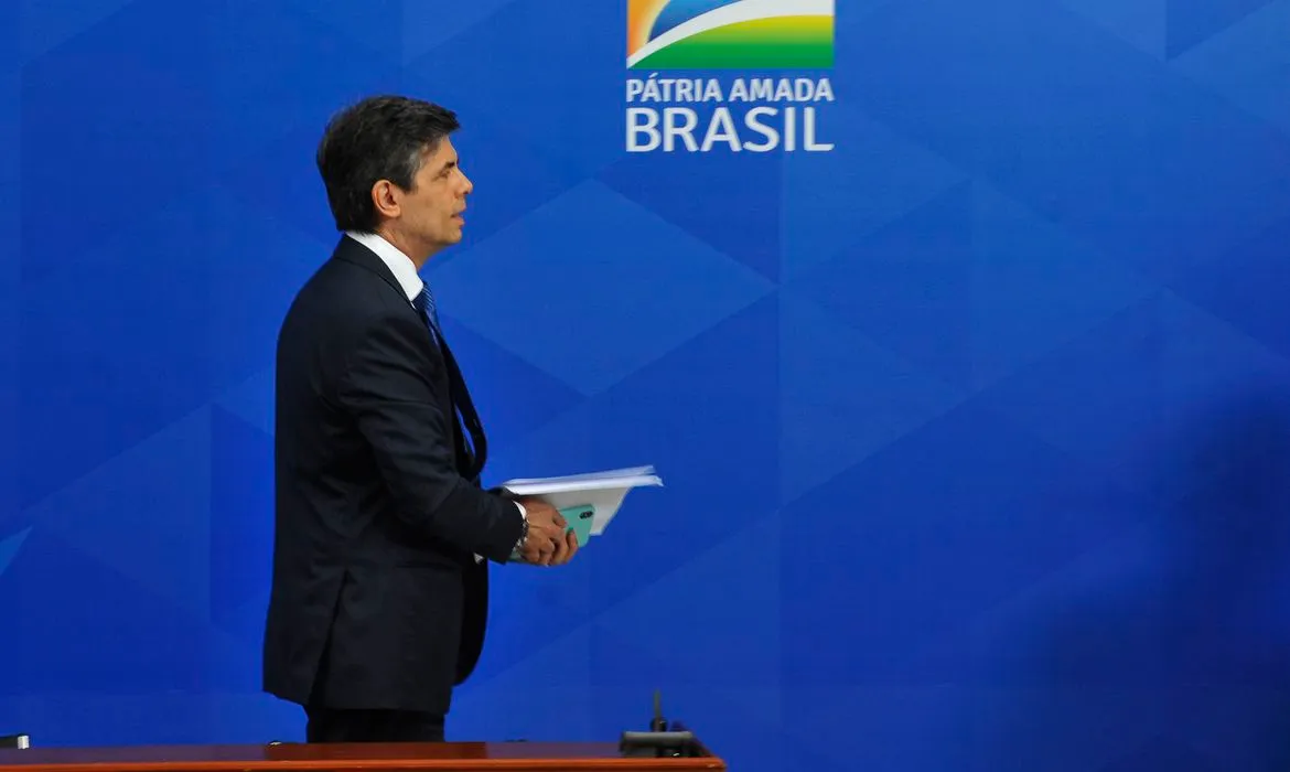 Coronavírus: ministro da Saúde diz que há agravamento na situação