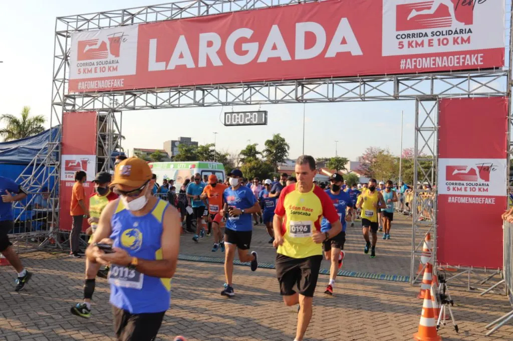 “Corrida Solidária Teste #AFOMENAOEFAKE!” é realizada no Parque das Águas e retoma clima de alegria e esportividade