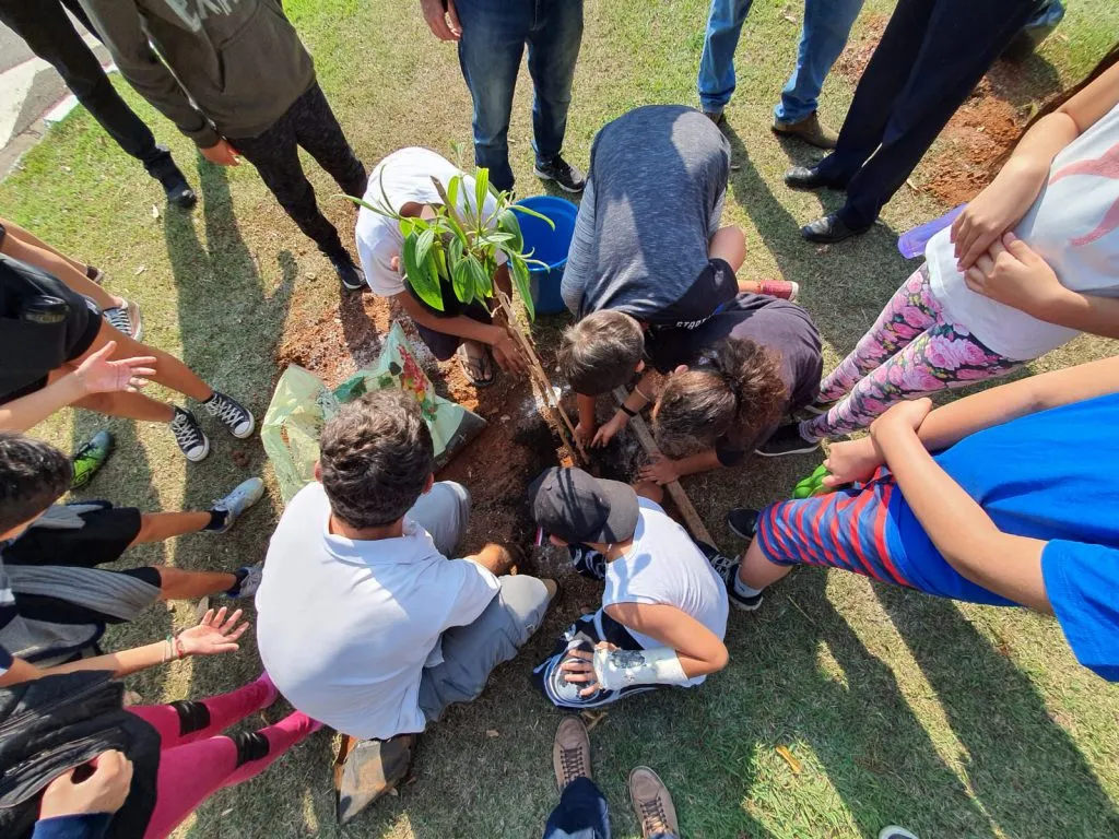 Plantio no Lar Escola Monteiro Lobato abre a programação especial da Semana da Árvore