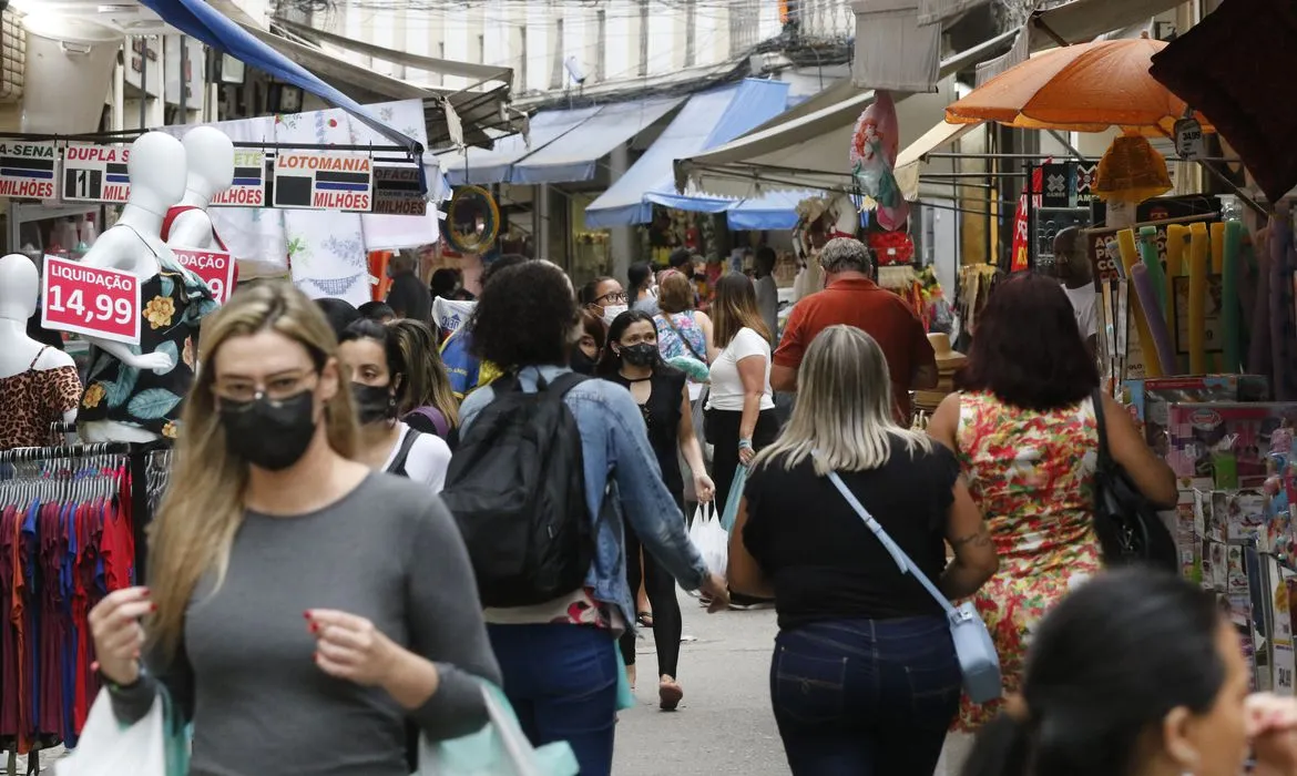 Confiança do comércio cai 3,1% em outubro, diz CNC