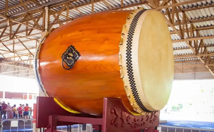 Instrumento Japonês enorme é atração em Itu