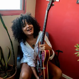 Maria Pérola: A Artista Recifense Encanta Sorocaba com Show Gratuito!